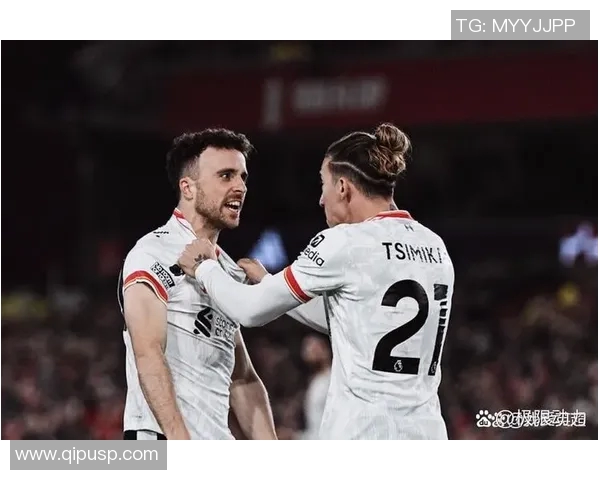 足球明星脚踩转场动作揭秘如何在比赛中灵活应对对手挑战